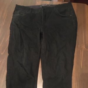 Black bombshell skinny jeans